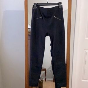 Hue Black Seamless Legging with Detailing